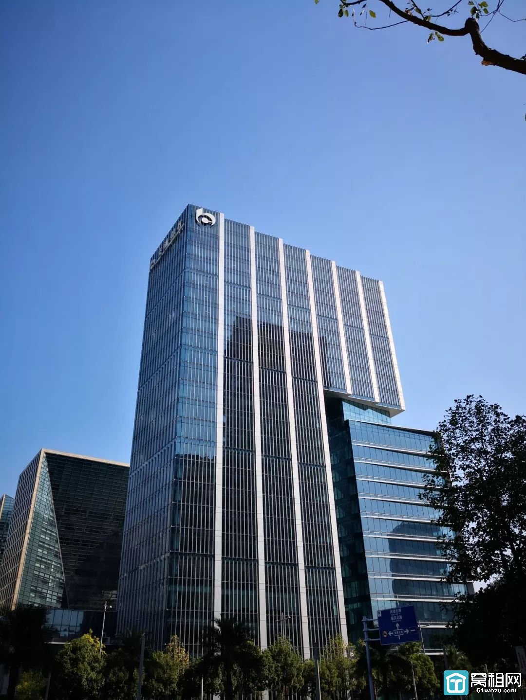 东部新城交通银行大厦1200平办公室精装修出租(图1)