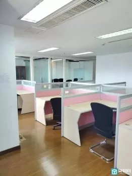 宁波东部新城附近新天地大厦11号楼135平 朝南 带全套办公家具出