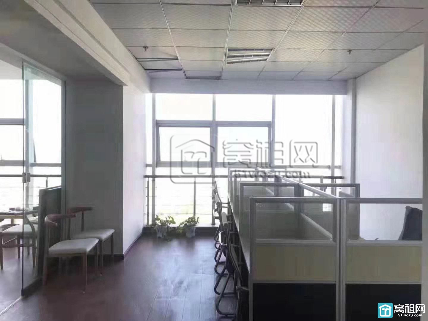 宁波高新区九五国际大厦80平米精装修办公室出租(图1)