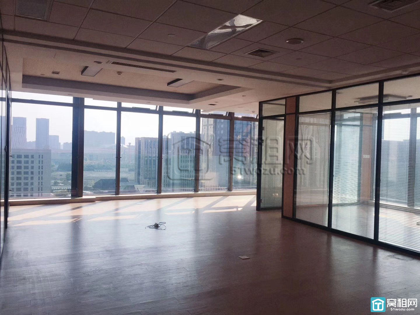 宁波商会大厦205平米精装修3个隔间采光好出租(图2)