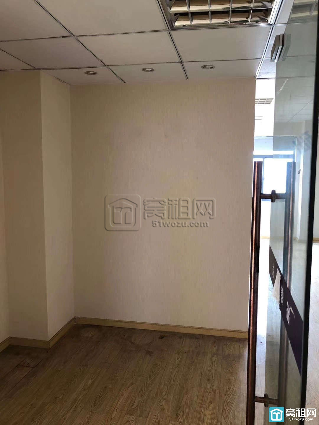 宁波客运中心附近晶崴大厦112.5平米精装办公室2隔间出租有形象墙(图1)
