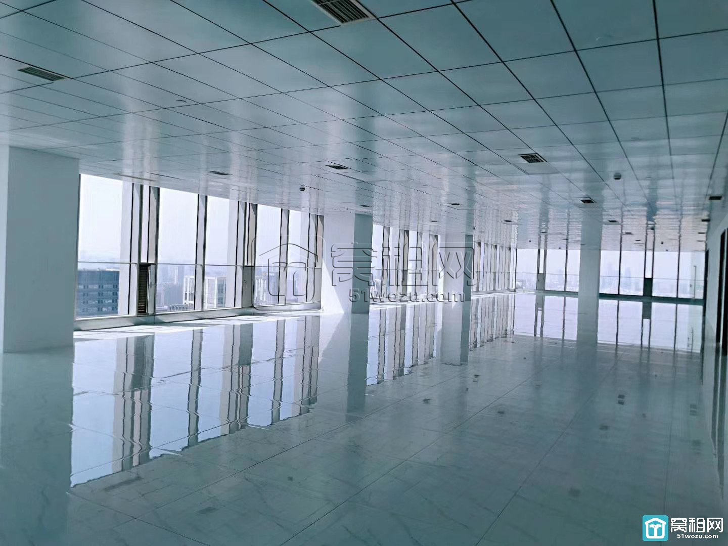 东部新城通商银行隔壁国贸中心大厦165平米办公室精装修高楼层出(图2)