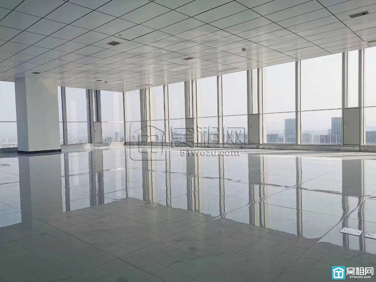 东部新城通商银行隔壁国贸中心大厦165平米办公室精装修高楼层出(图3)