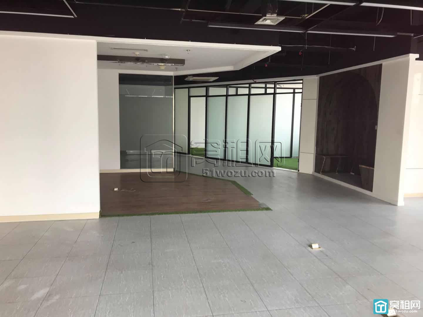 宁波和丰创意广场250平米精装修办公室出租(图1)