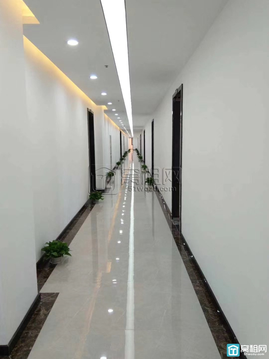 宁波高新区研发园写字楼出租电梯口105平方带办公家具(图1)