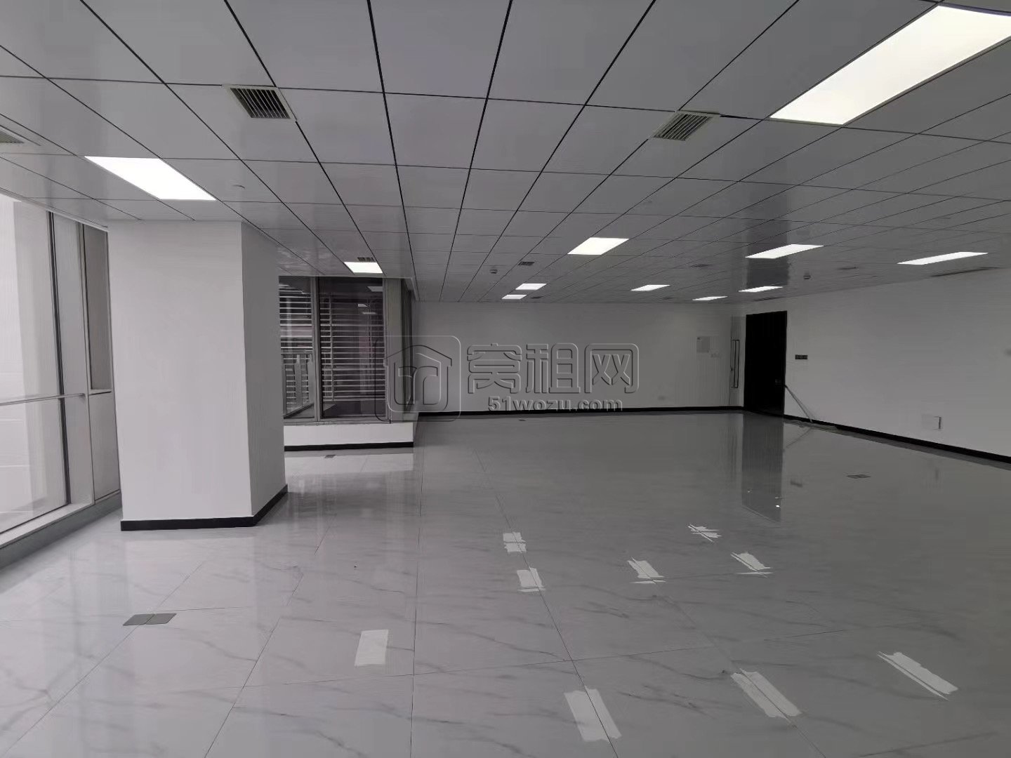 东部国贸中心云顶249平办公室带小阳台出租(图3)