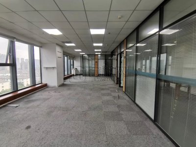 雷孟德旅游大厦10楼 209平米双面采光办公室精装修出租
