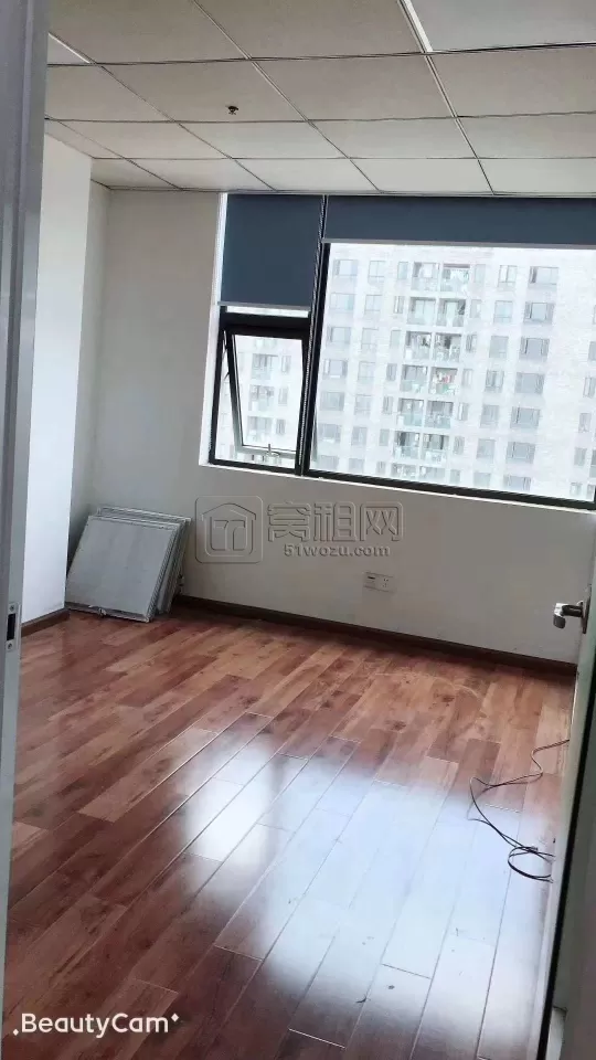 鄞州万达附近麒麟大厦写字楼出租朝南带2隔间