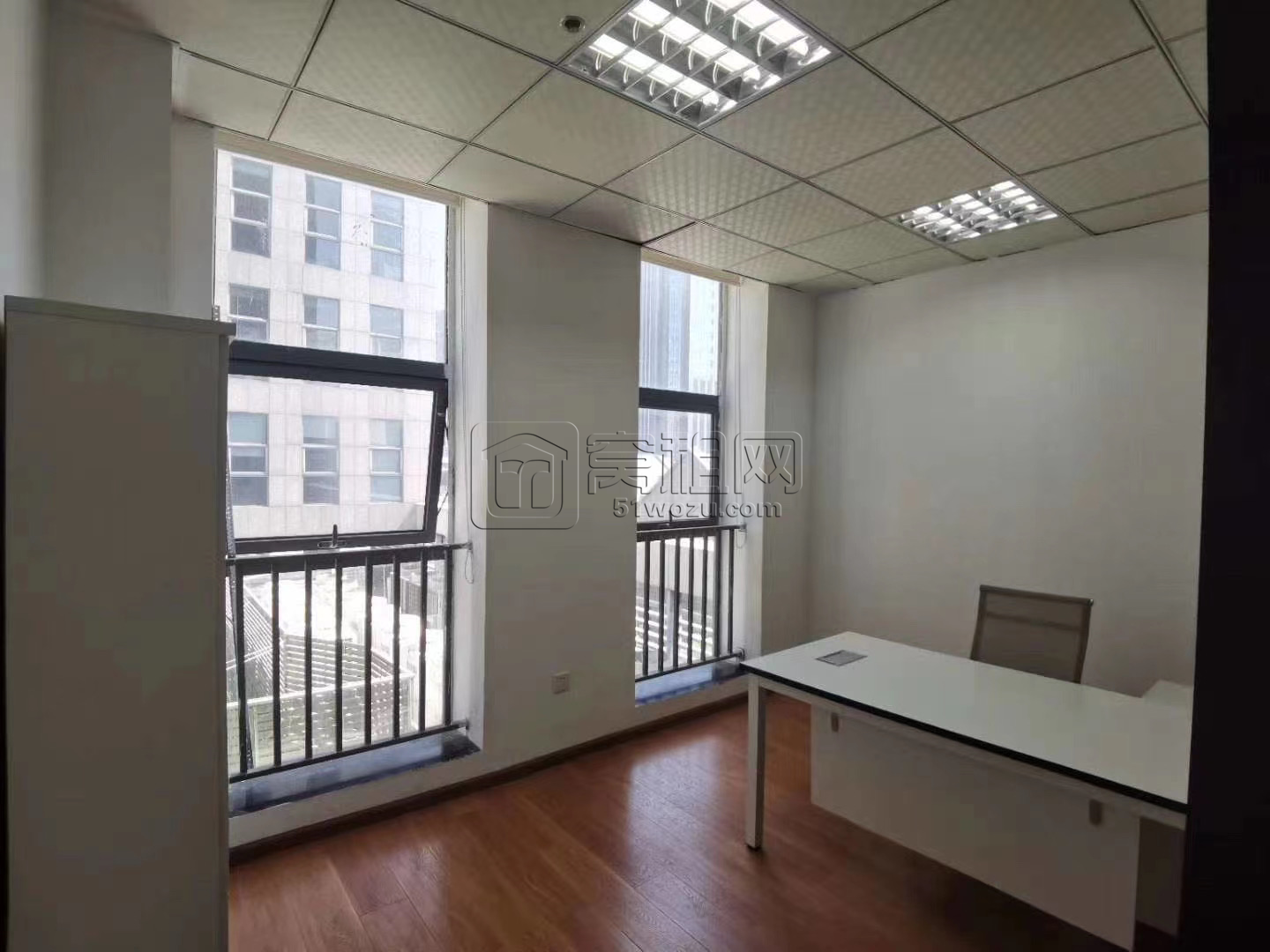 宁波合和国际南楼出租55平米办公室带1个隔间(图2)