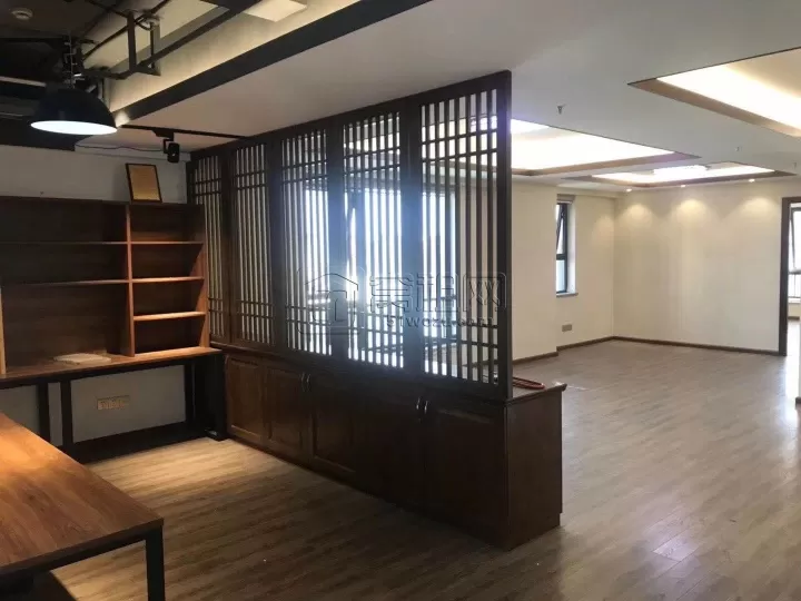 宁波东部新城地铁5号线和1号线海晏北路出口189平米办公室出租
