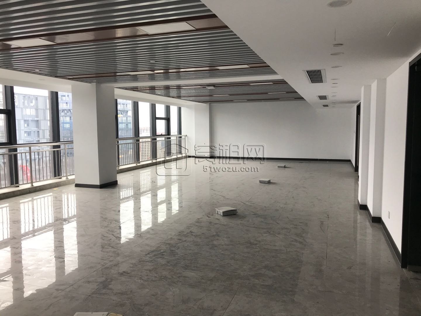 宁波MC大厦210平米精装修办公室出租(图1)