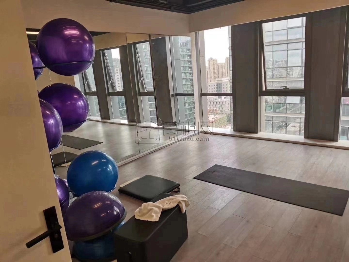 高新区皇冠大厦出租适合做瑜伽8800一个月健身等(图2)