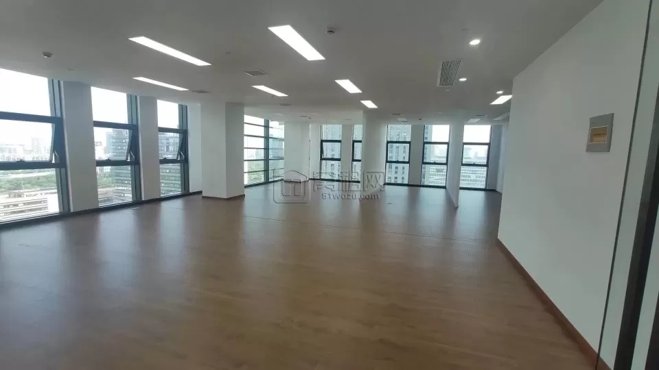 宁波发展大厦隔壁城投大厦224平米全新精装修办