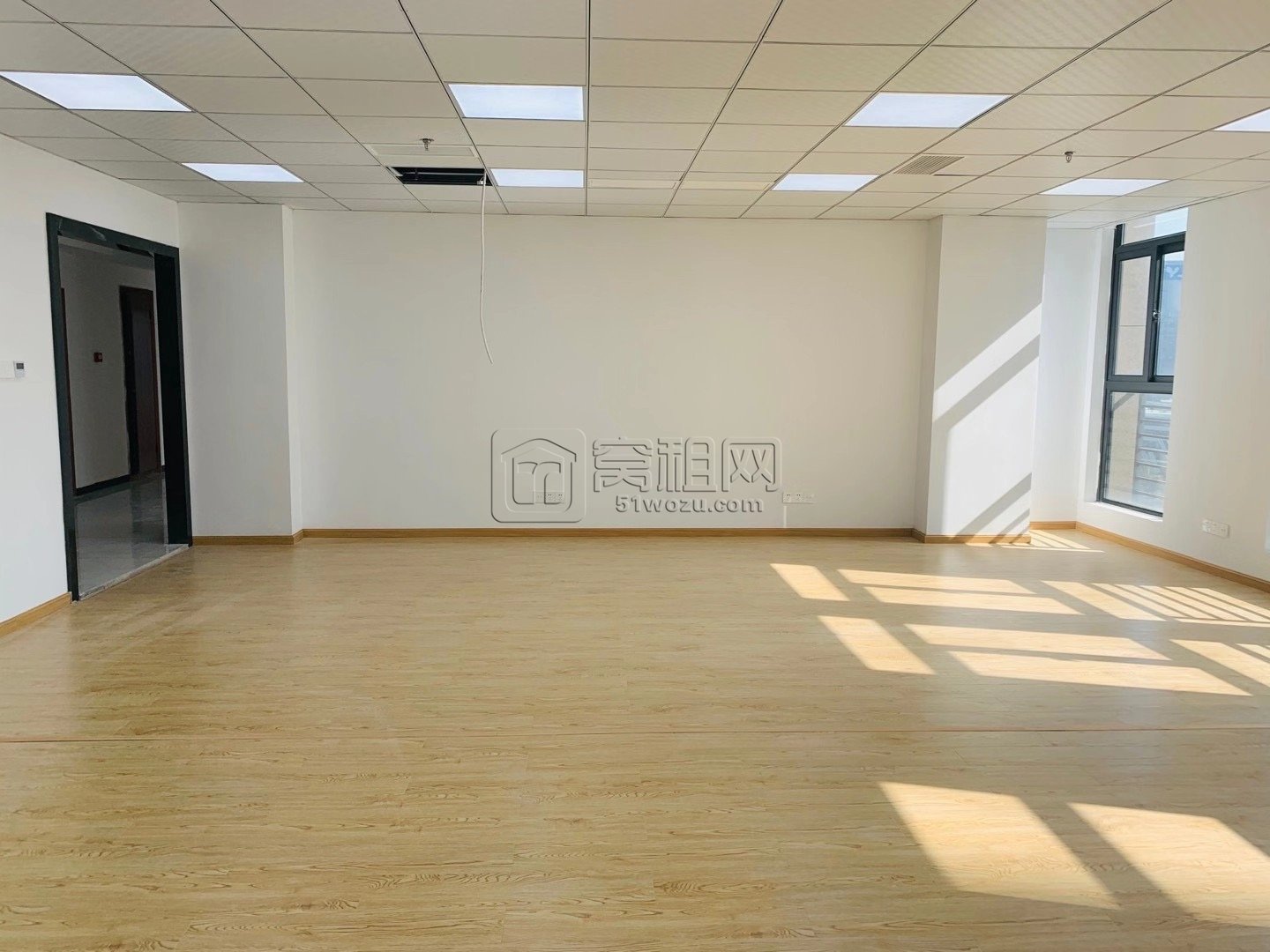 宁波高新区翡翠湾115平全新精装修办公室出租(图2)
