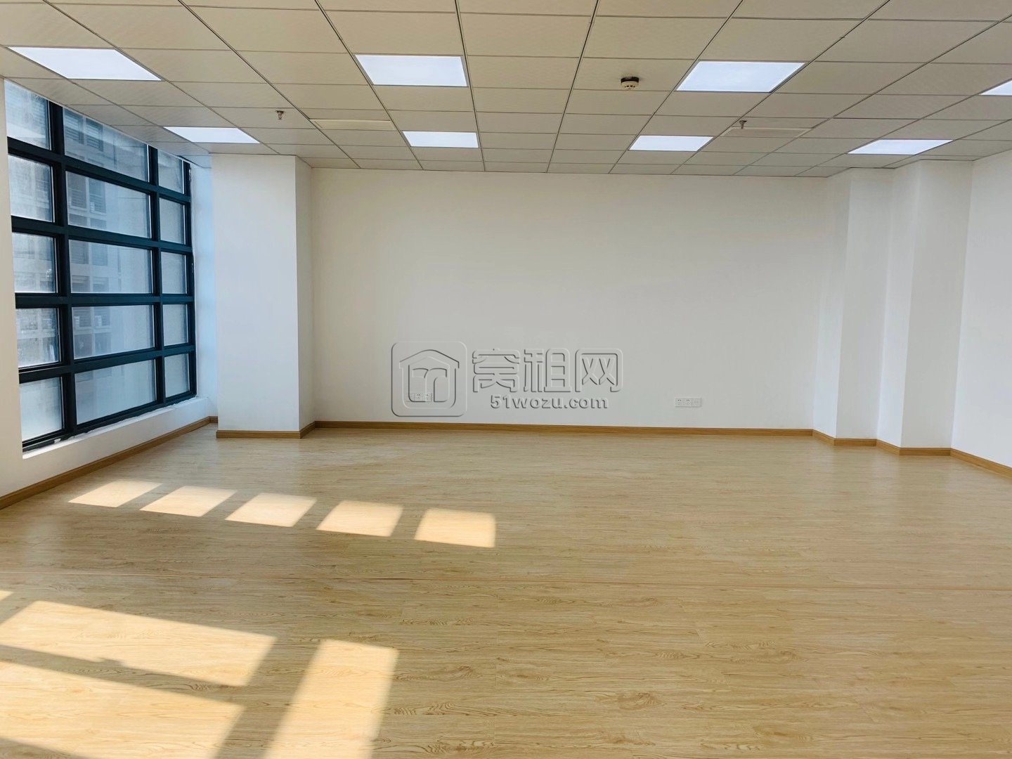 宁波高新区翡翠湾115平全新精装修办公室出租(图4)