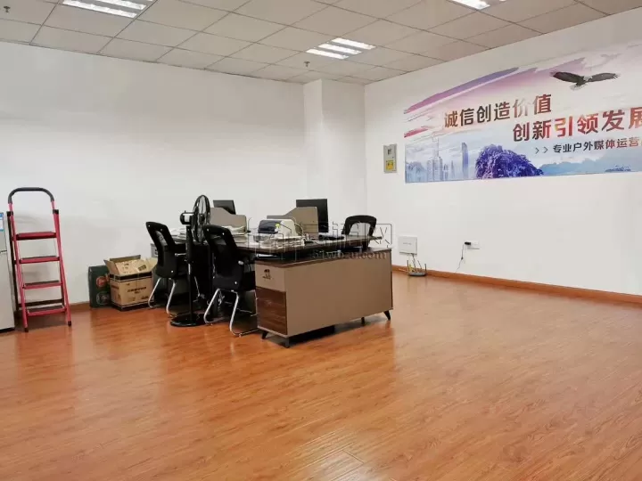 东部新城附近通途路上轿辰大厦160平朝南出租