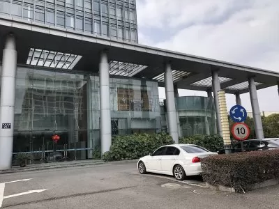 鄞州商务大厦停车收费多少？