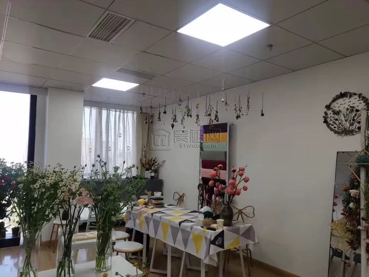 万达和邦隔壁隆兴大厦带水源办公室出租