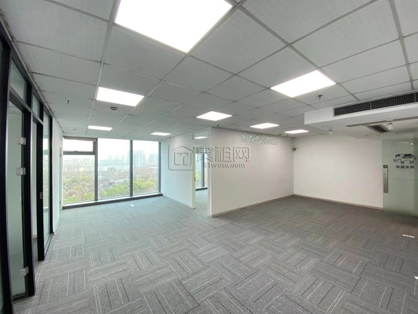 汇亚国际大厦137平米精装修办公室出租东南双面(图4)