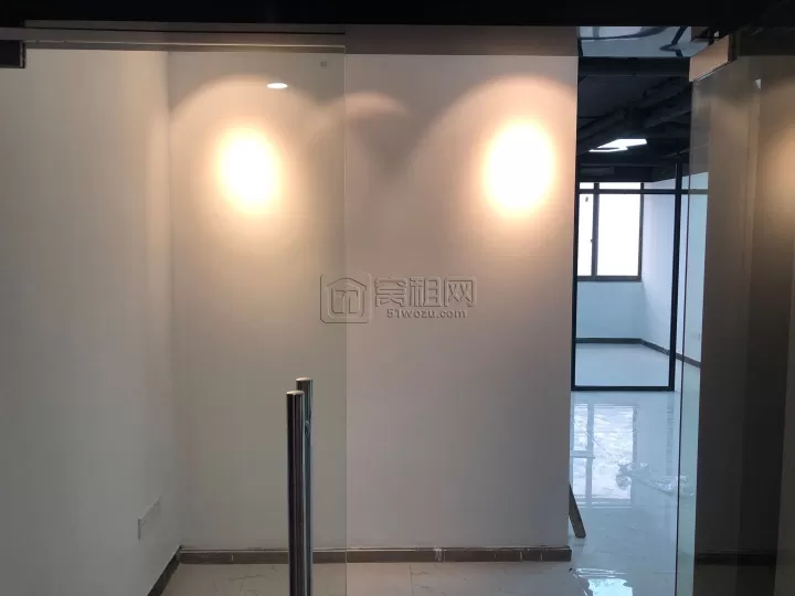 天一广场平安大厦中间楼层写字楼70平米精装修出租