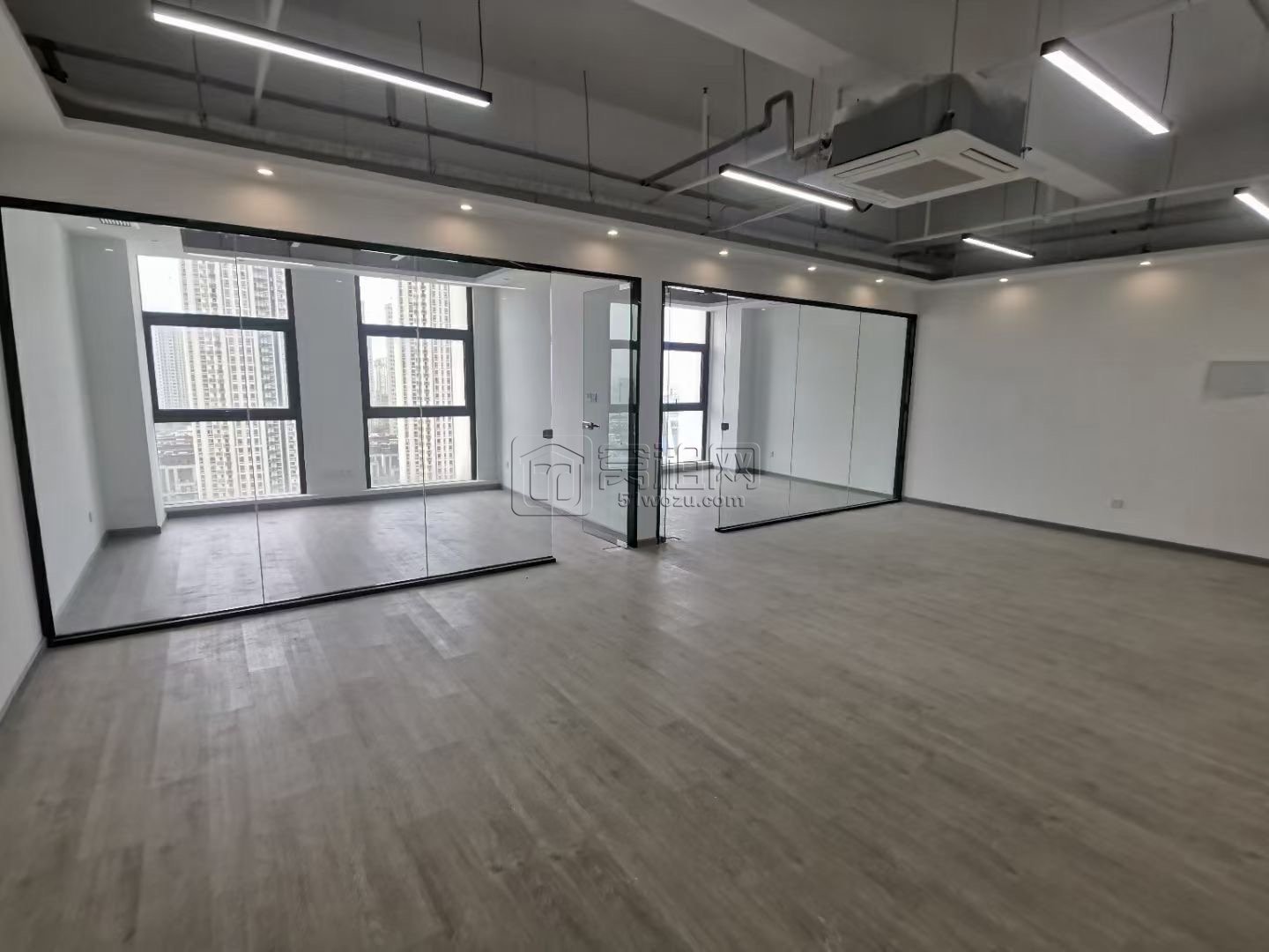 东部新城宜家广场附近150平两个隔间精装办公室(图5)