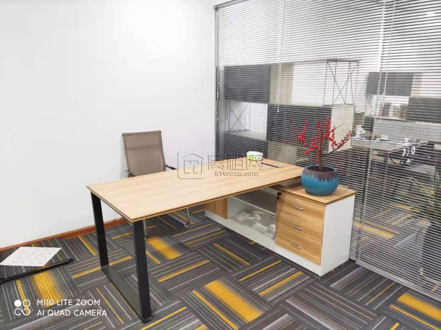 城市摩尔办公室79平米出租带隔间和全套家具(图2)