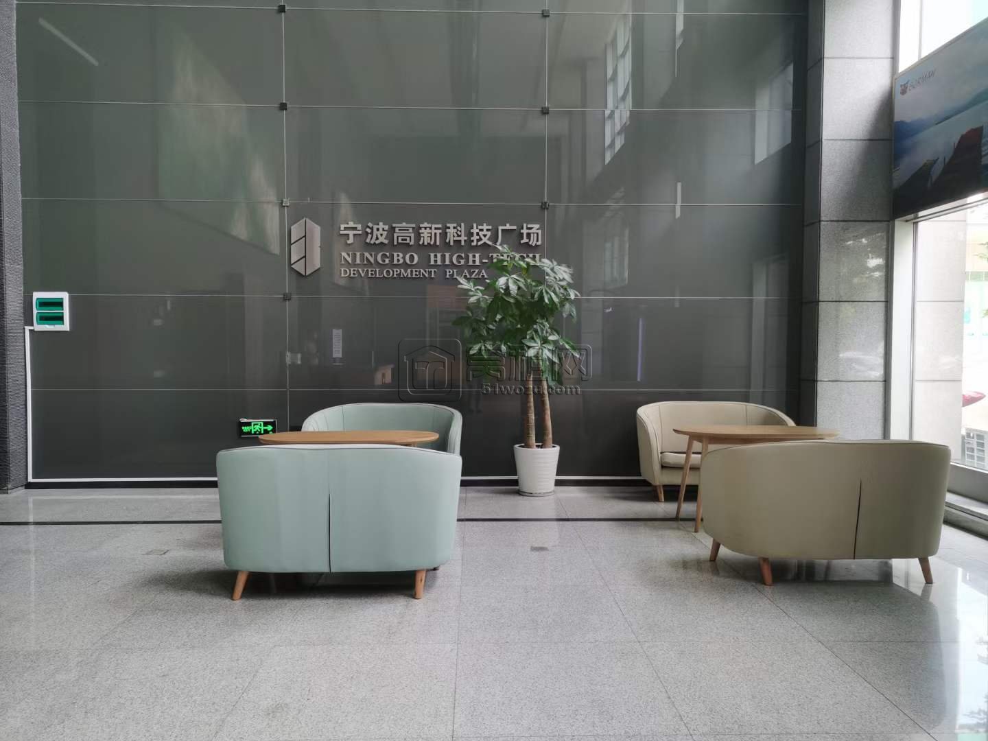 高新区科技广场全新精装实木地板办公室出租(图1)