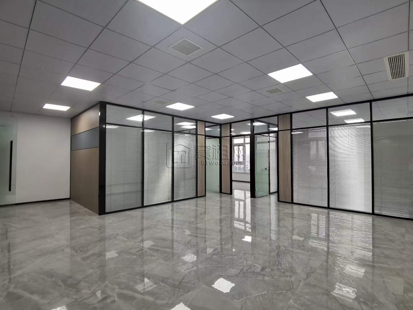 5号线地铁中创科技园170平米精装修办公室出租(图1)