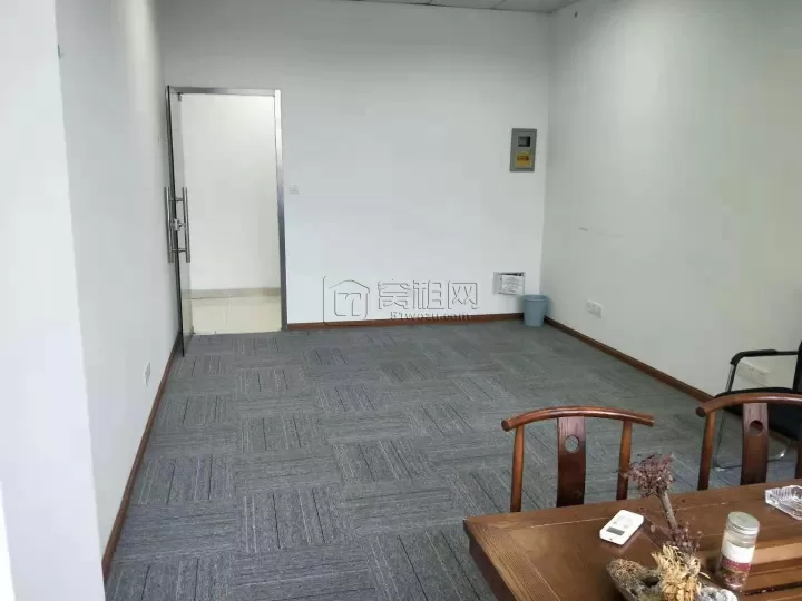 四号线地铁口长春大厦朝北办公室出租