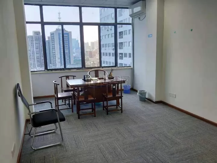 四号线地铁口长春大厦朝北办公室出租