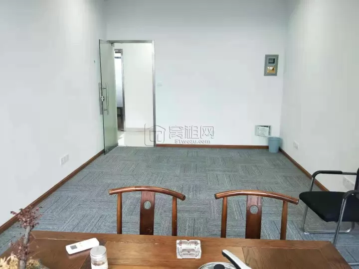 四号线地铁口长春大厦朝北办公室出租