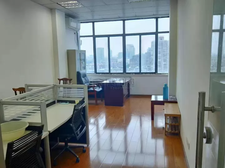 四号线地铁口长春大厦朝北办公室出租