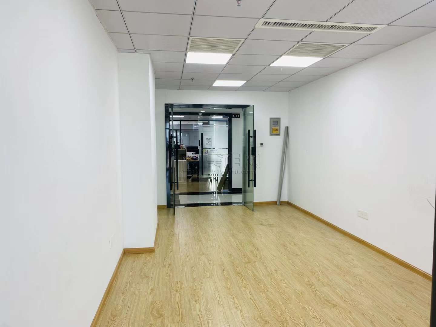 新天地国际商务楼主楼出租办公室64平米(图6)