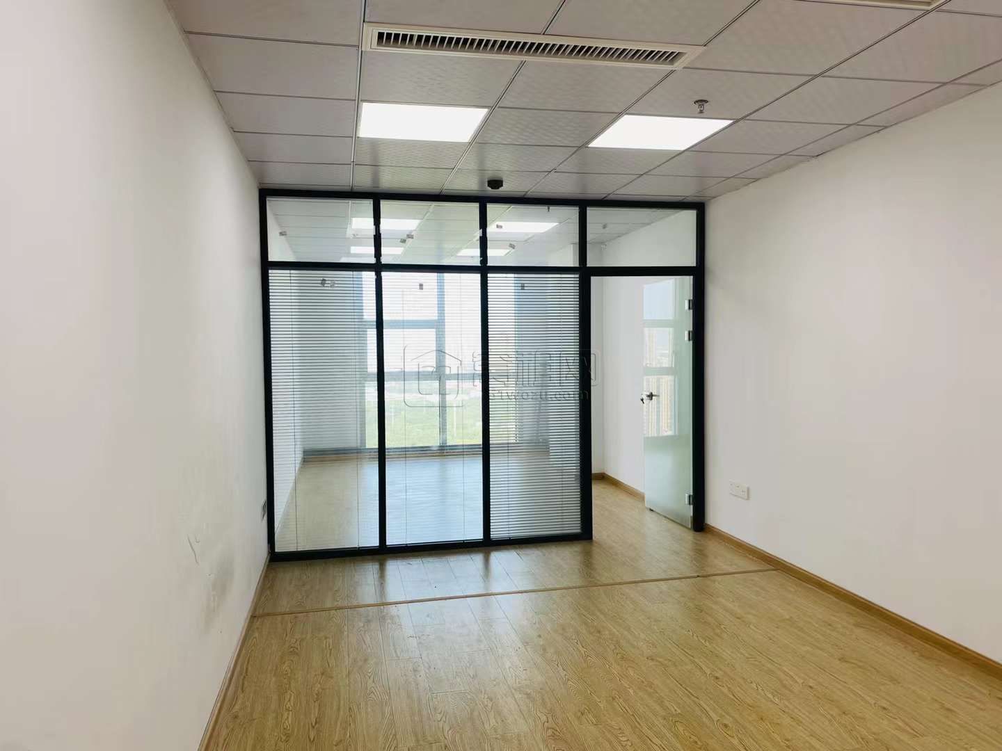 新天地国际商务楼主楼出租办公室64平米(图2)