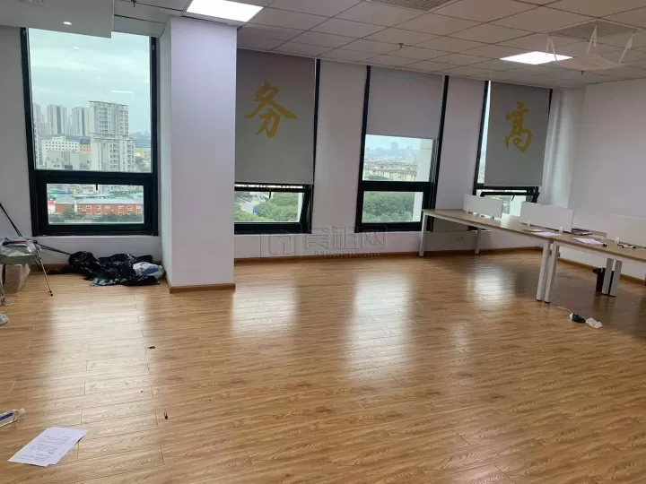 天润商座150平8500元/月