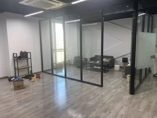 奥克斯大厦96平带家具 月租4200