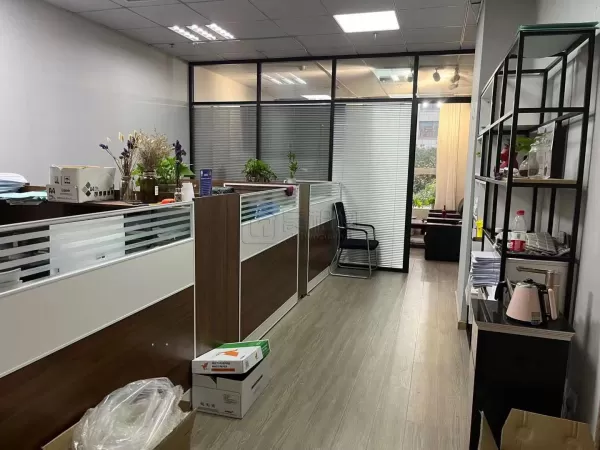 荣安大厦大厦 电梯口位置78平朝南 精装带家具
