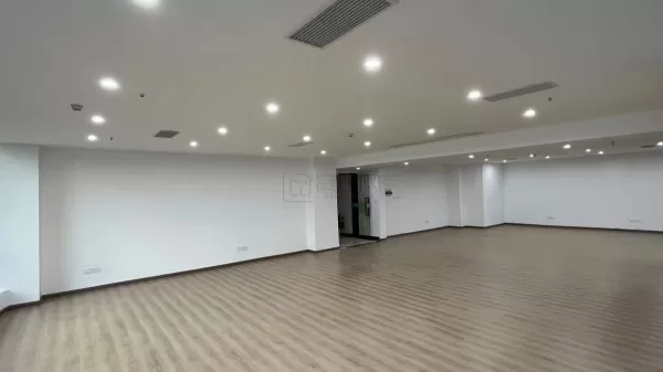 汇华大厦12楼全新装修出租238平11000元