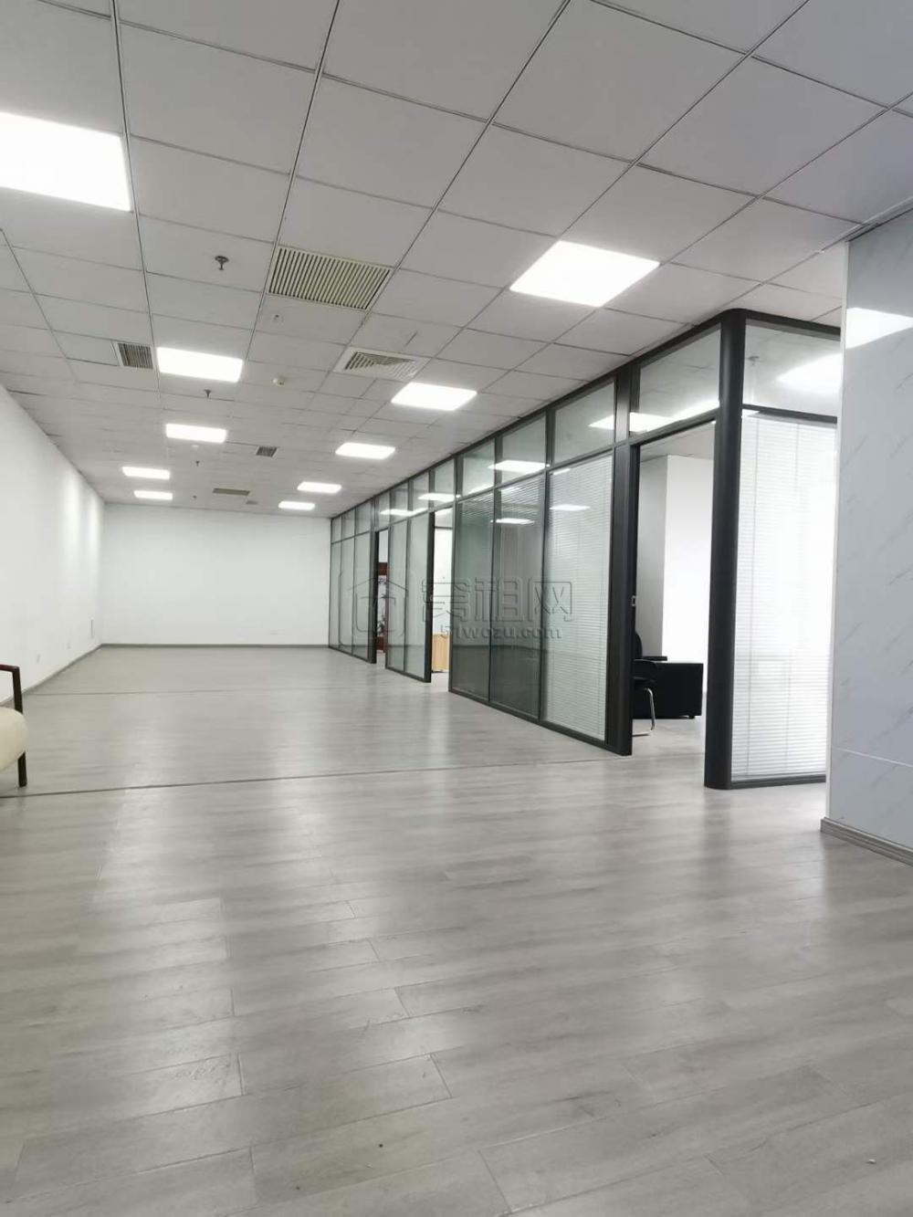 慧和大厦240平米出租三个办公室+会客区+超大员工区