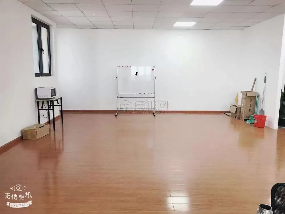 江北地铁口绿地未来中心2号楼256平特价出租