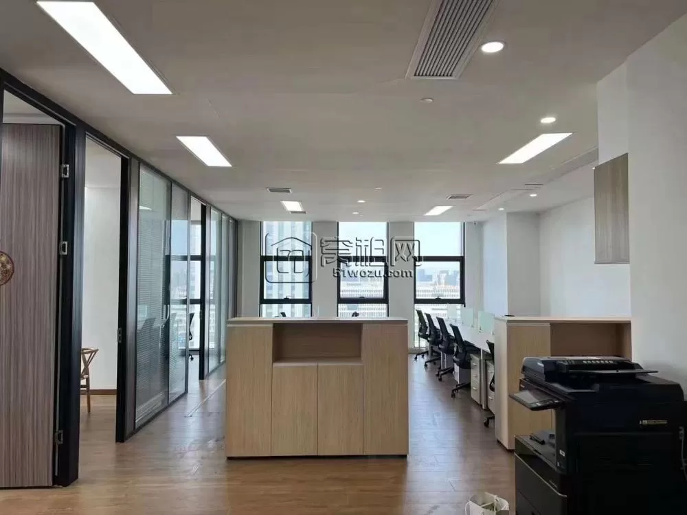 东部新城 城投大厦242平出租