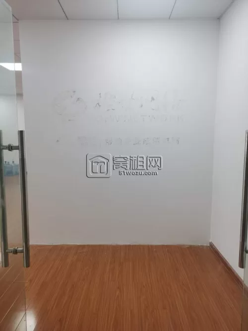 江北金山路地铁口绿地未来中心256平精装修带隔间出租