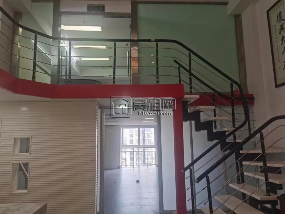 西门地铁口城市广场A座 182平 特价出租