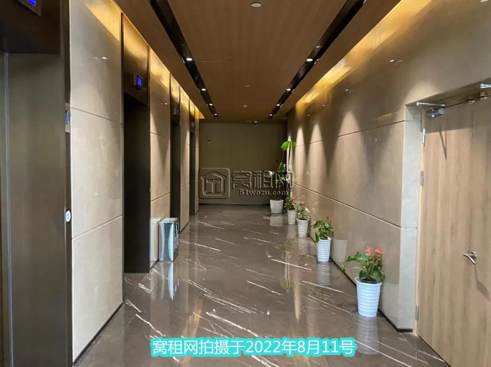 高新区外经合作大厦118平米东朝向精装修2个隔间办公室出租