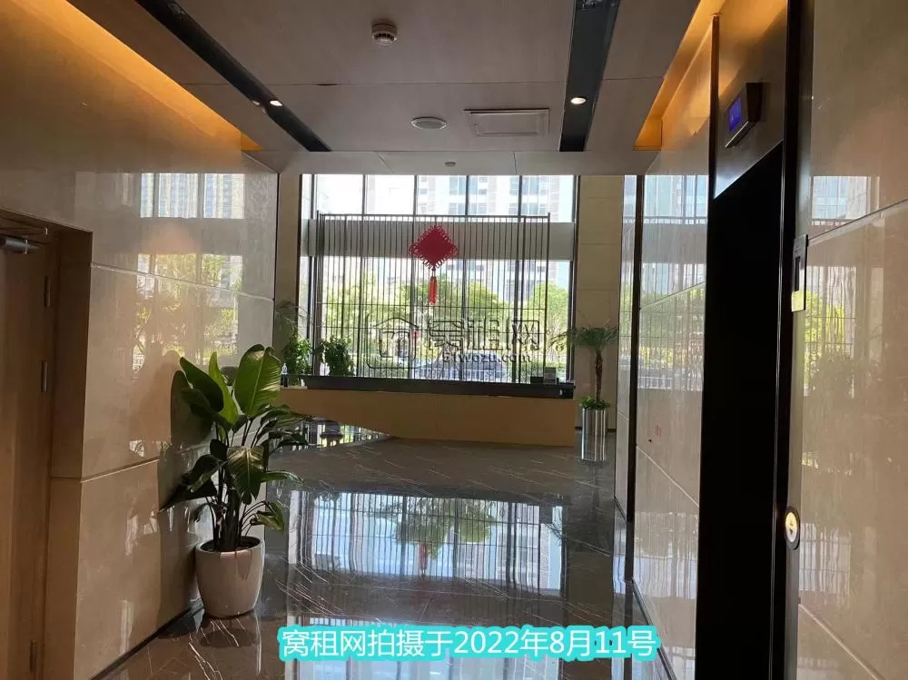 高新区外经合作大厦118平米东朝向精装修2个隔间办公室出租