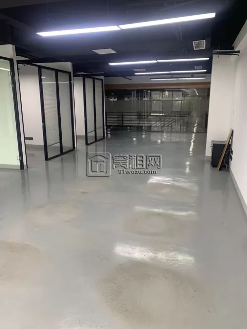 江北前洋直播193平  3隔间，朝东 户型方正出租