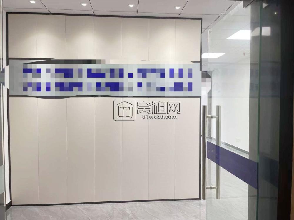江北地铁口：绿地未来中心92平方精装修办公室出租