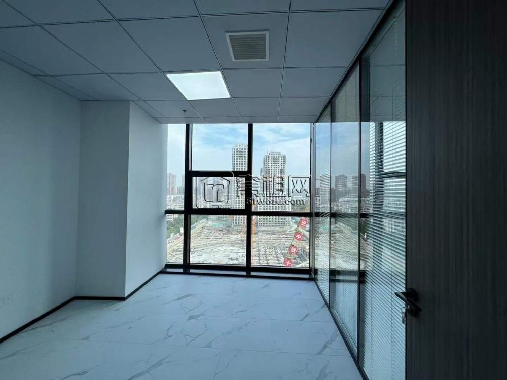 新天地商务大厦出租电梯口位置119平 两个隔间 落地窗(图2)