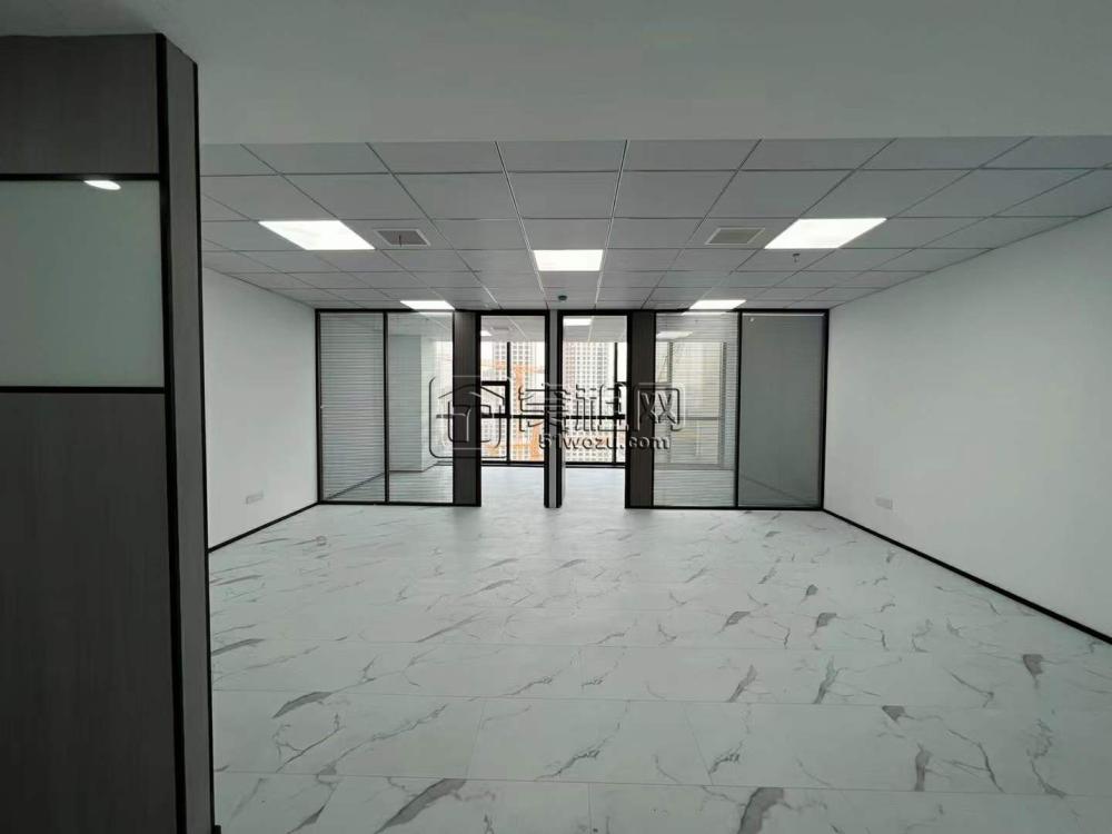 新天地商务大厦出租电梯口位置119平 两个隔间 落地窗(图6)