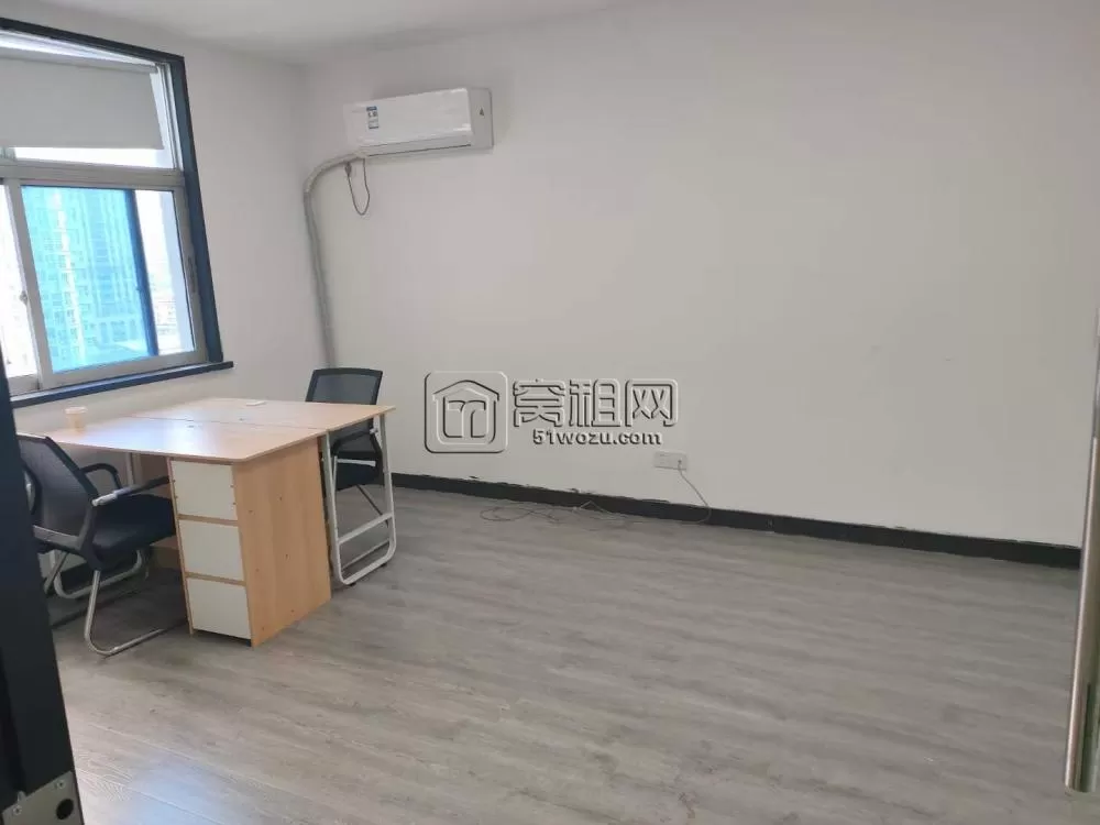 出租宁波鼓楼海曙大厦75平，朝东一个隔间，带家具